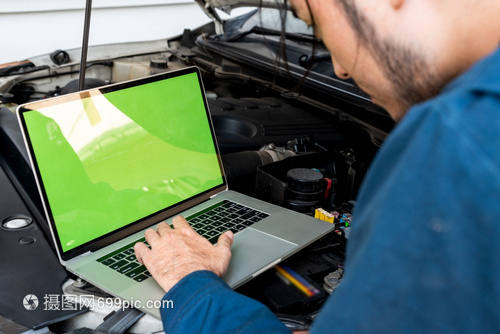 使用筆記本電腦進行汽車檢測 汽車電腦板維修培訓的核心技能
