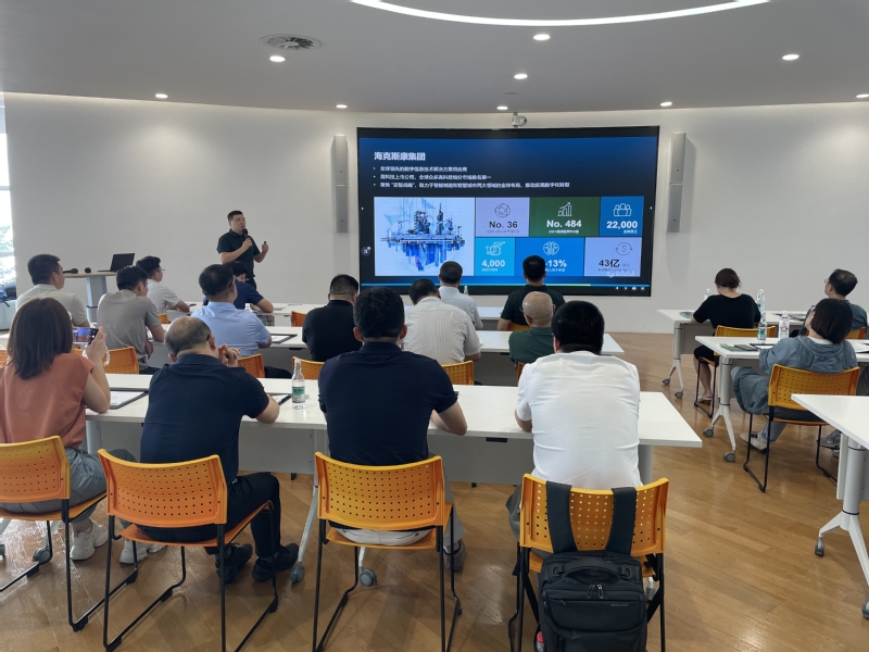 常州新能源產(chǎn)教聯(lián)合體“新能智造”企業(yè)家沙龍青島行 探訪?？怂箍担苍捴悄苤圃炫c信息服務(wù)新未來(lái)